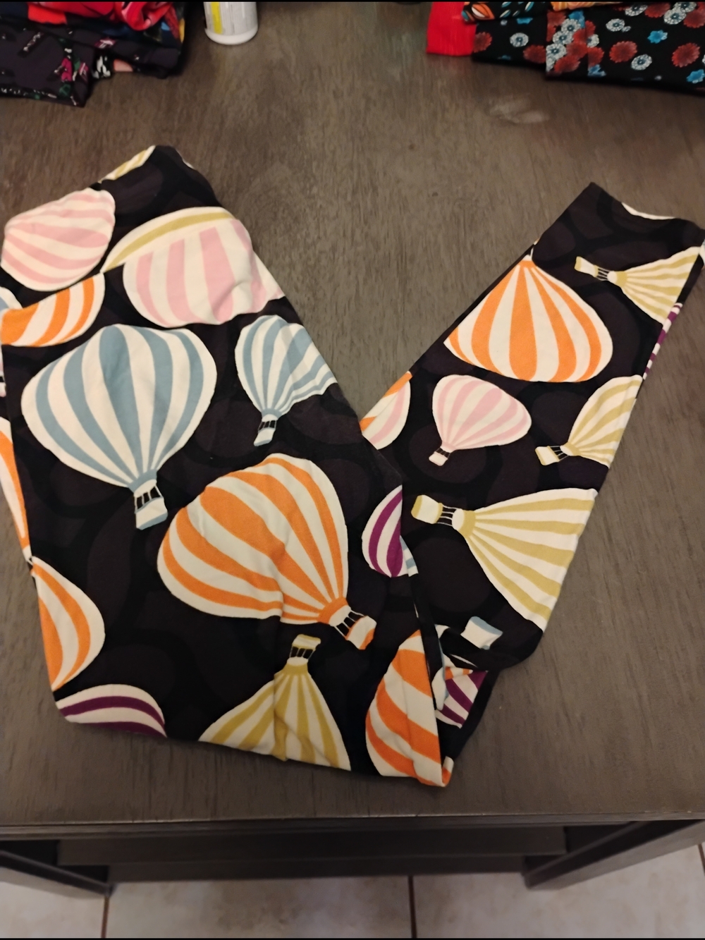 Lularoe Hot Air Balloon Print Leggings - Black with Pastel Balloons